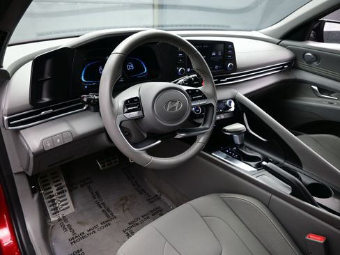 Certified 2025 Hyundai Elantra Sport FWD image 12