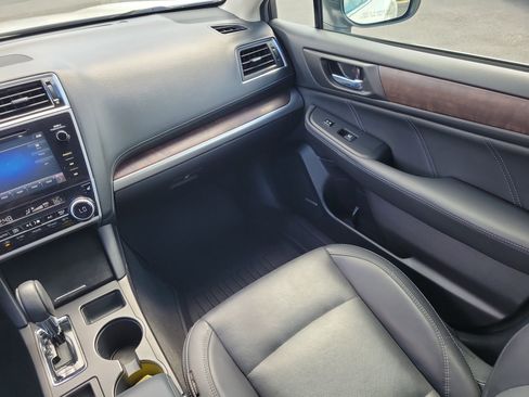 Used 2018 Subaru Outback 3.6R Limited image 18