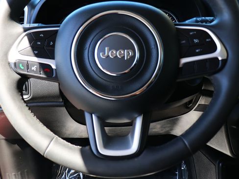 Used 2019 Jeep Renegade Latitude FWD image 56