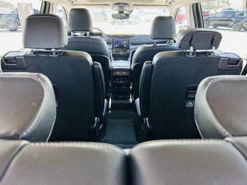 Used 2023 Jeep Grand Cherokee L Limited w/ Black Appearance Package image 33