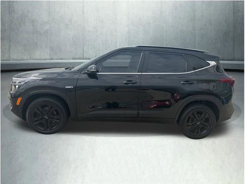 Used 2023 Kia Seltos S AWD/4WD image 2