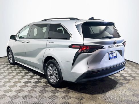 Certified 2024 Toyota Sienna XLE FWD image 5