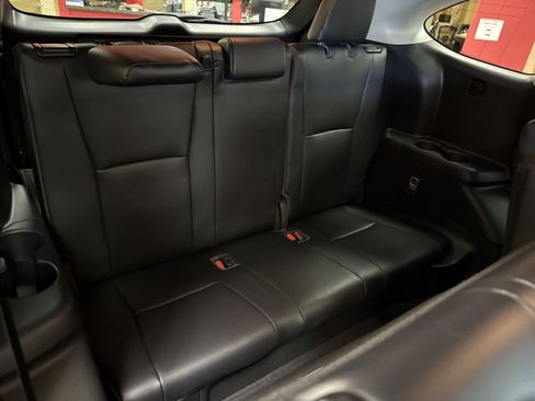 Used 2022 Toyota Highlander XLE image 23