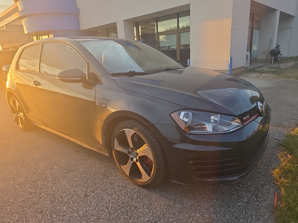 Used 2016 Volkswagen Golf 2-Door FWD image 7