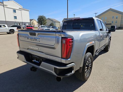 Used 2025 GMC Sierra 2500 Denali Ultimate image 5