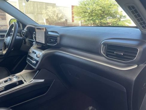 Used 2022 Ford Explorer XLT w/ Equipment Group 202A RWD image 28