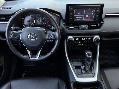 Used 2019 Toyota RAV4 XLE Premium FWD image 12