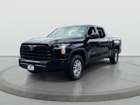 Used 2022 Toyota Tundra SR5 AWD/4WD image 3