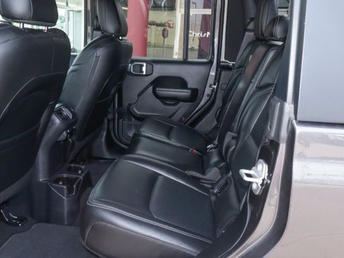 Used 2021 Jeep Gladiator Sport AWD/4WD image 7