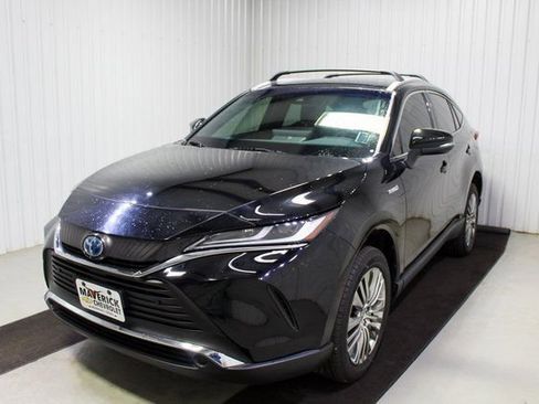 Used 2021 Toyota Venza XLE w/ Softex Package image 3