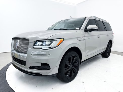 Used 2022 Lincoln Navigator Reserve image 16