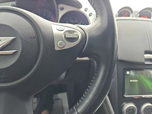 Used 2020 Nissan 370Z Coupe RWD image 18