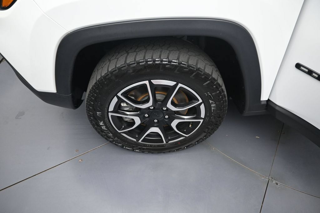 Used 2024 Jeep Compass Trailhawk AWD/4WD image 34