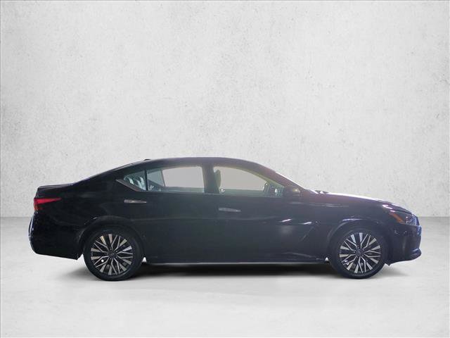 Used 2024 Nissan Altima 2.5 SV FWD image 4