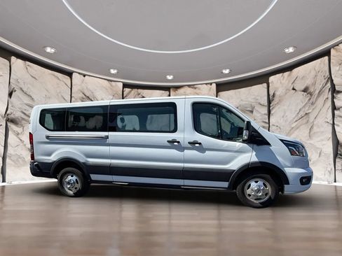 Used 2022 Ford Transit 350 XLT AWD/4WD image 4