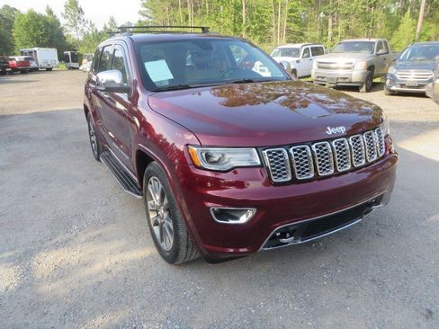 Used 2017 Jeep Grand Cherokee Overland AWD/4WD image 4