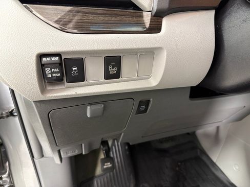 Used 2017 Toyota Sienna XLE 7 PASSENGER image 15