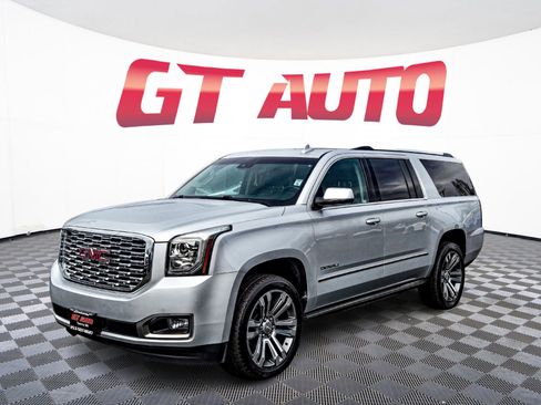Used 2019 GMC Yukon XL Denali w/ Denali Ultimate Package image 3