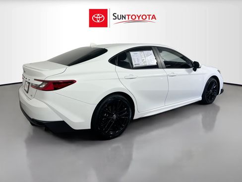 Used 2025 Toyota Camry SE FWD image 4
