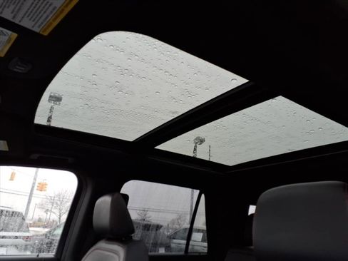 Used 2022 Ford Expedition Max Limited image 11