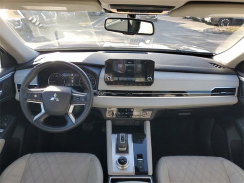 Used 2022 Mitsubishi Outlander SEL image 28