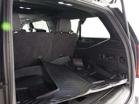 Used 2022 GMC Yukon XL SLT w/ SLT Premium Package AWD/4WD image 24