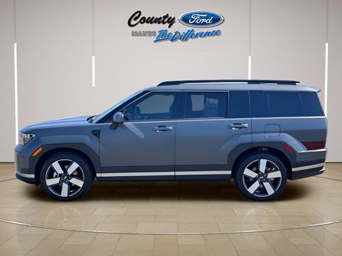 Used 2025 Hyundai Santa Fe Limited AWD/4WD image 3