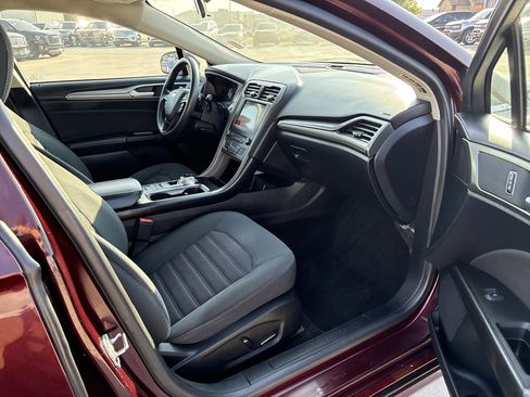 Used 2018 Ford Fusion SE w/ Fusion SE Technology Package image 7