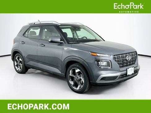 Used 2025 Hyundai Venue SEL FWD image 1