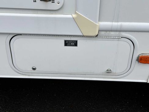 Used 2011 Ford E-450 and Econoline 450 Super Duty w/ Motorhome Prep Pkg image 31