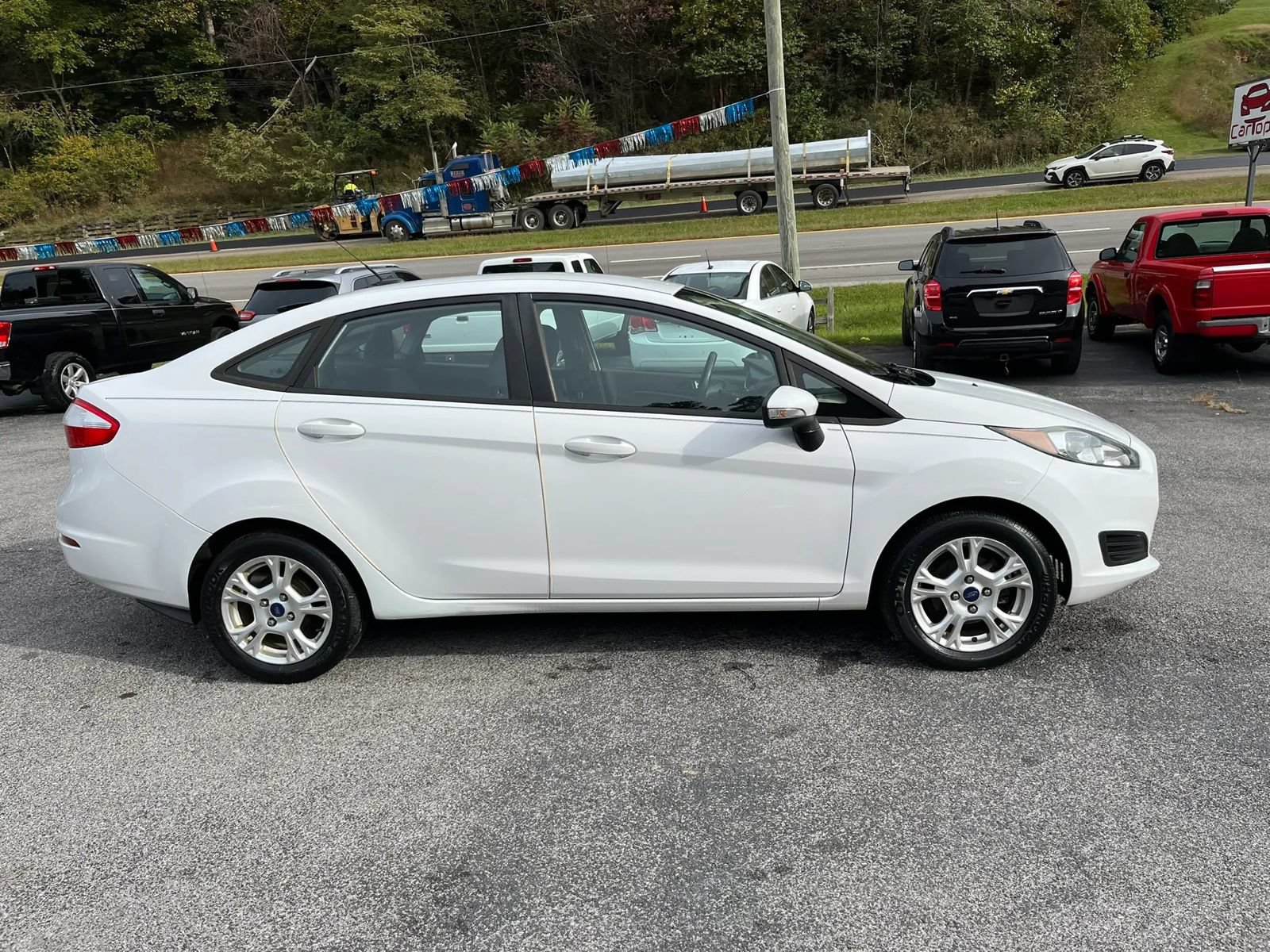 Used 2015 Ford Fiesta SE FWD image 4