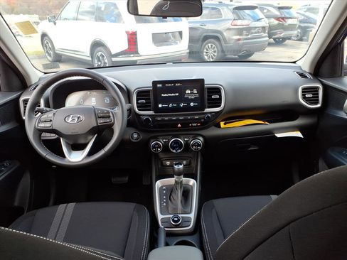 New 2025 Hyundai Venue SEL image 7
