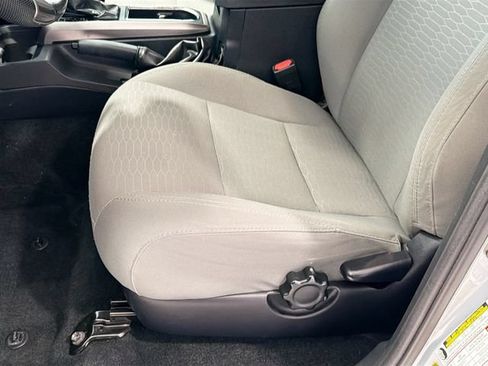 Certified 2019 Toyota Tacoma SR5 AWD/4WD image 16