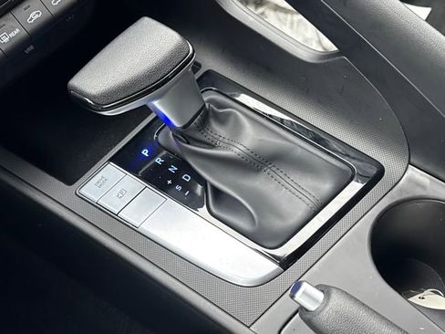 Used 2024 Hyundai Elantra SEL image 12