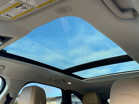 Used 2022 Jaguar F-PACE S image 31