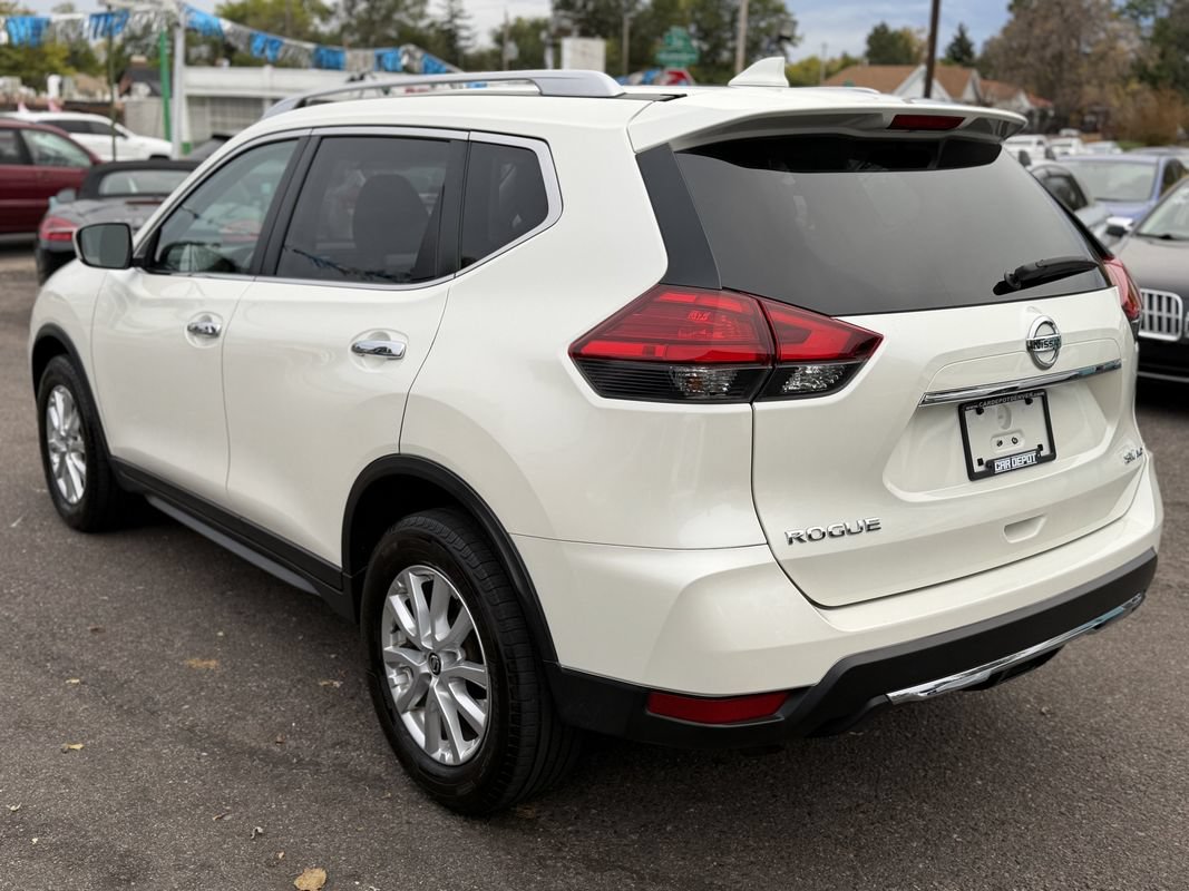 Used 2017 Nissan Rogue SV AWD/4WD image 4