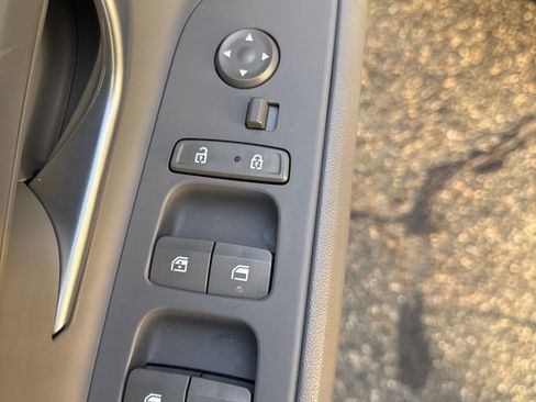 Used 2023 Hyundai Elantra SEL image 11