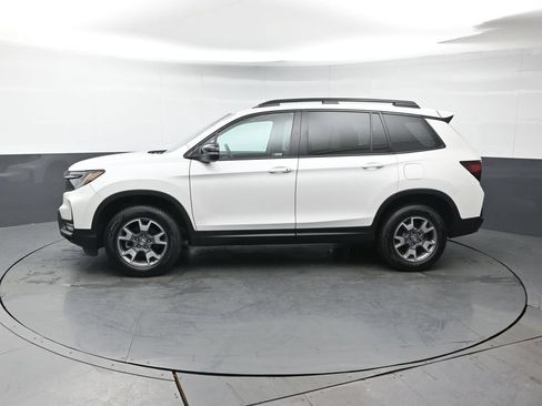 Used 2023 Honda Passport TrailSport image 2
