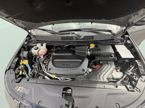Used 2025 Chrysler Pacifica Select FWD image 18