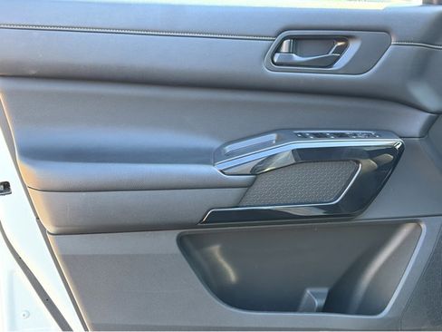 Certified 2024 Nissan Pathfinder SV image 17