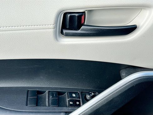 Used 2022 Toyota Corolla Cross L AWD/4WD image 19