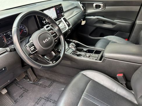Used 2022 Kia Sorento S FWD image 11