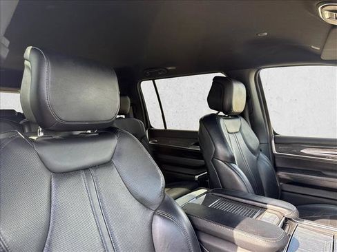 Used 2022 Jeep Wagoneer Series II RWD image 16