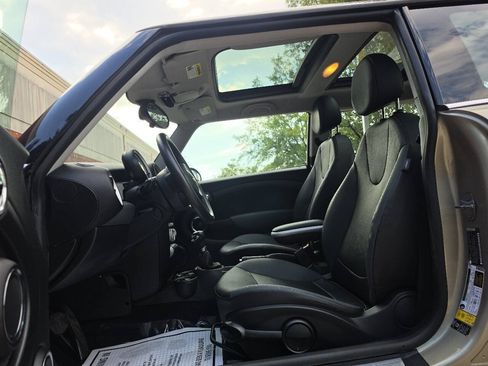 Used 2010 MINI Cooper Hardtop w/ Premium Pkg FWD image 9