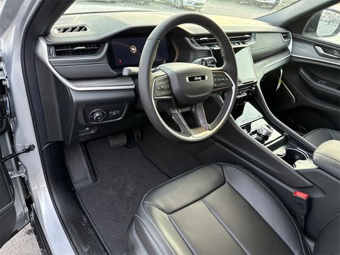 New 2025 Jeep Grand Cherokee Limited image 7