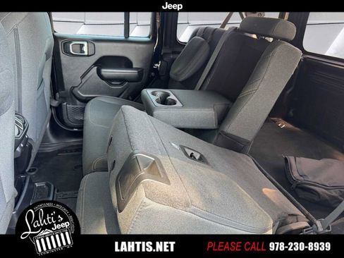 Used 2024 Jeep Wrangler Unlimited w/ Convenience Group image 16