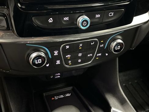 Certified 2023 Chevrolet Traverse LT w/ LT Premium Package AWD/4WD image 19
