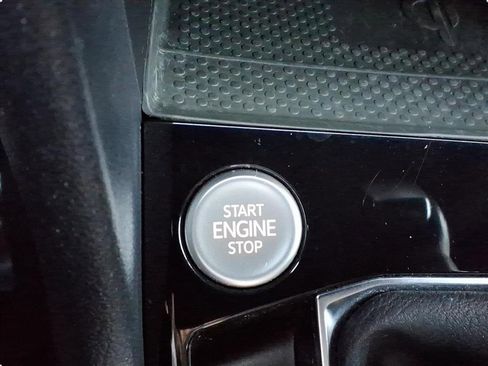 Used 2022 Volkswagen Taos SEL image 22