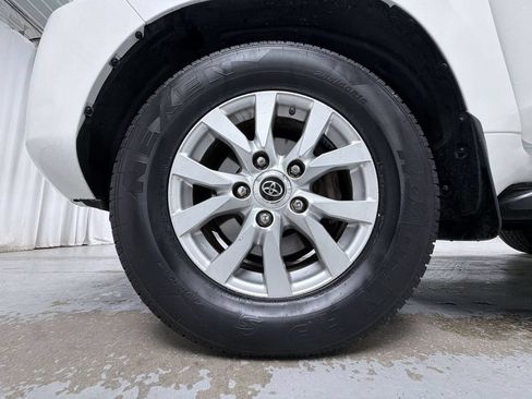 Used 2016 Toyota Land Cruiser AWD/4WD image 14