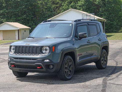 Used 2018 Jeep Renegade Trailhawk AWD/4WD image 3
